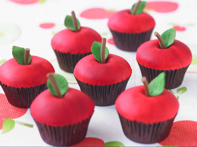 cake decorating